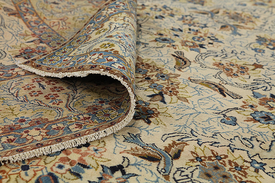 Isfahan - Antique Persian Carpet 318x233 - Picture 4